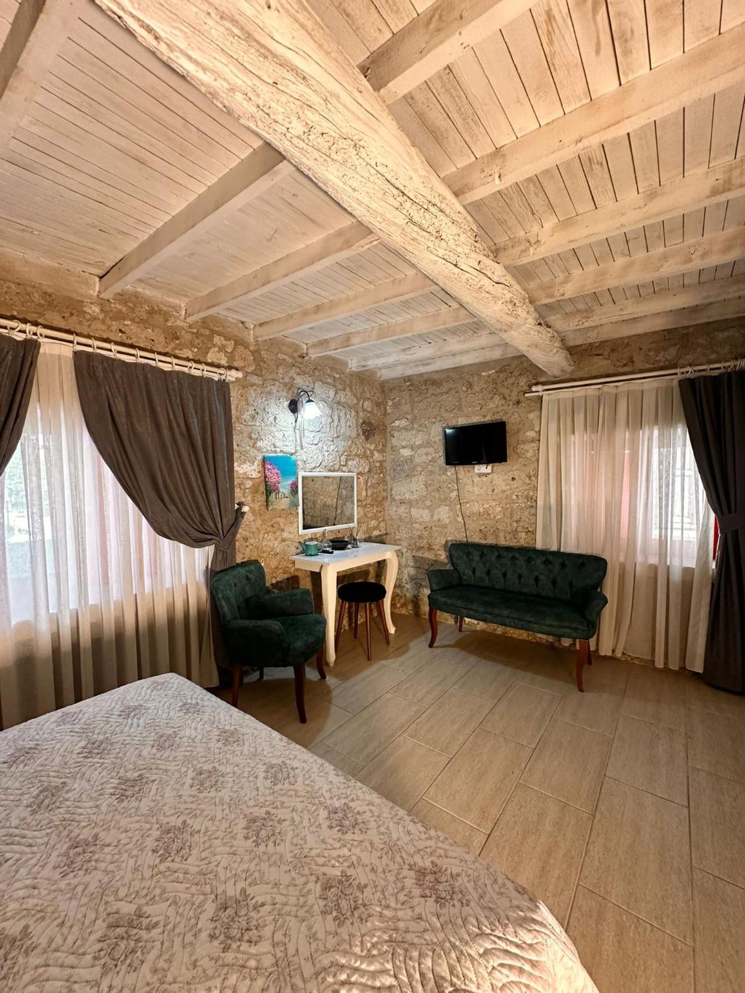 Koesem Konukevi Alacatı Bagian luar foto