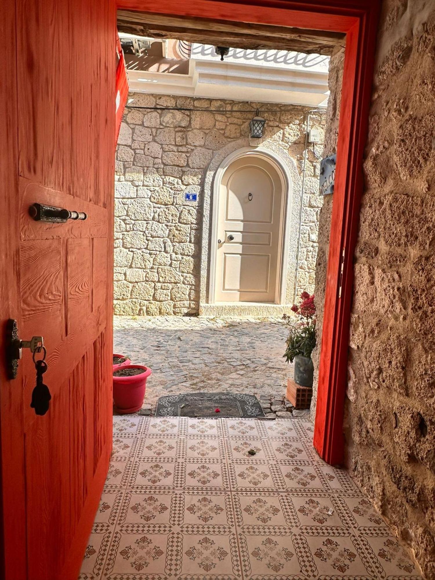 Koesem Konukevi Alacatı Bagian luar foto